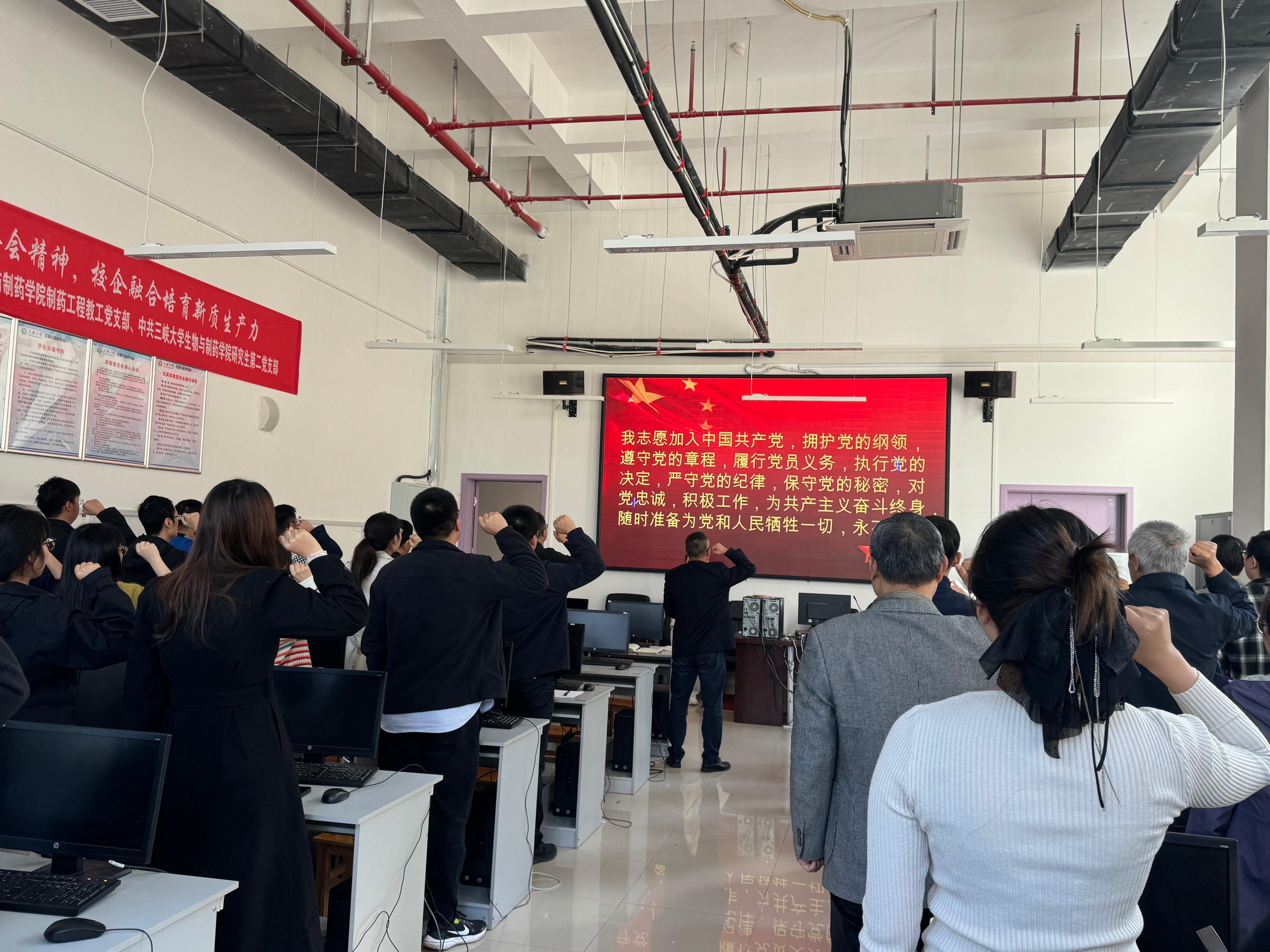 入党宣誓.JPG 入党宣誓.JPG