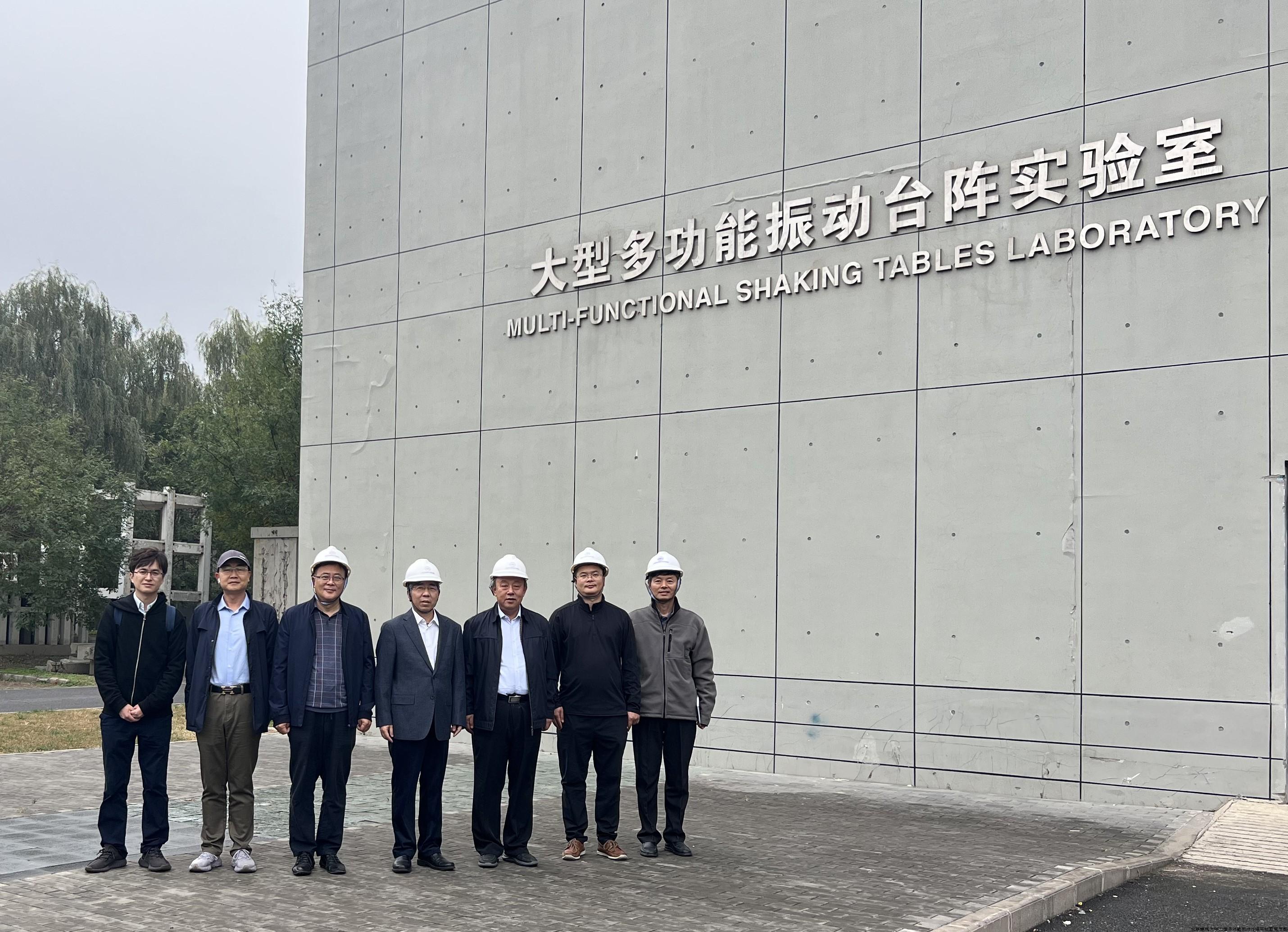 振动台参观.jpg