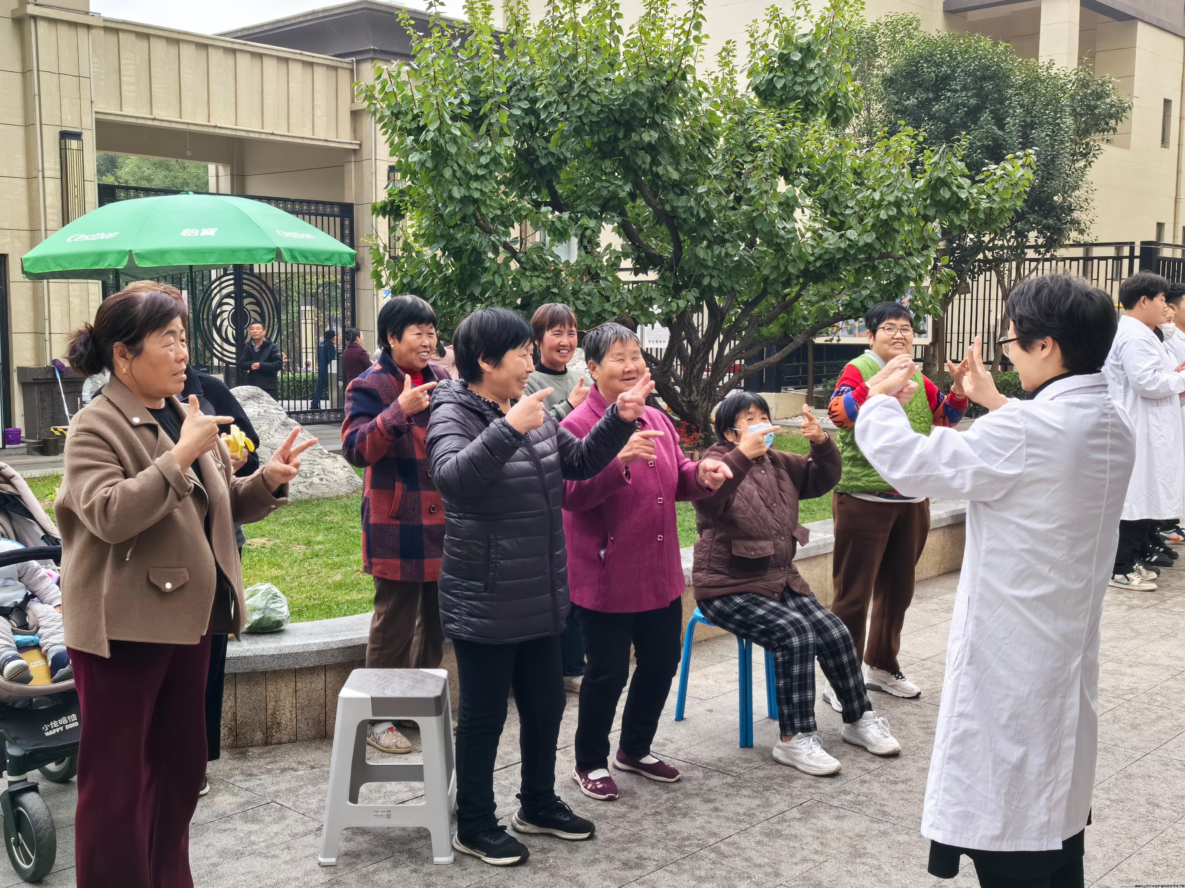 “健康相伴 情暖金秋”主题党日活动3.jpg