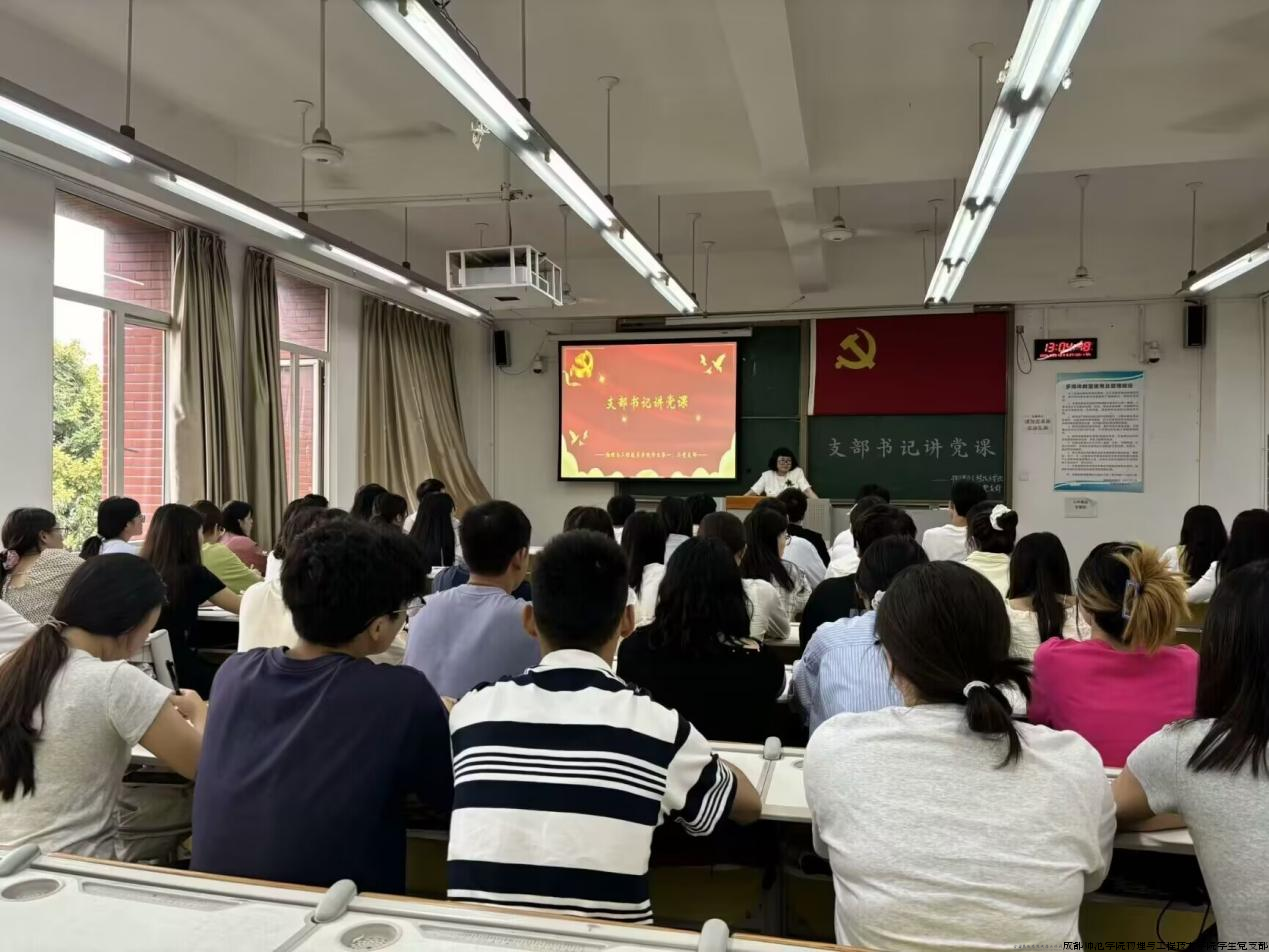 图为:童兰老师讲话.png 图为:童兰老师讲话.png