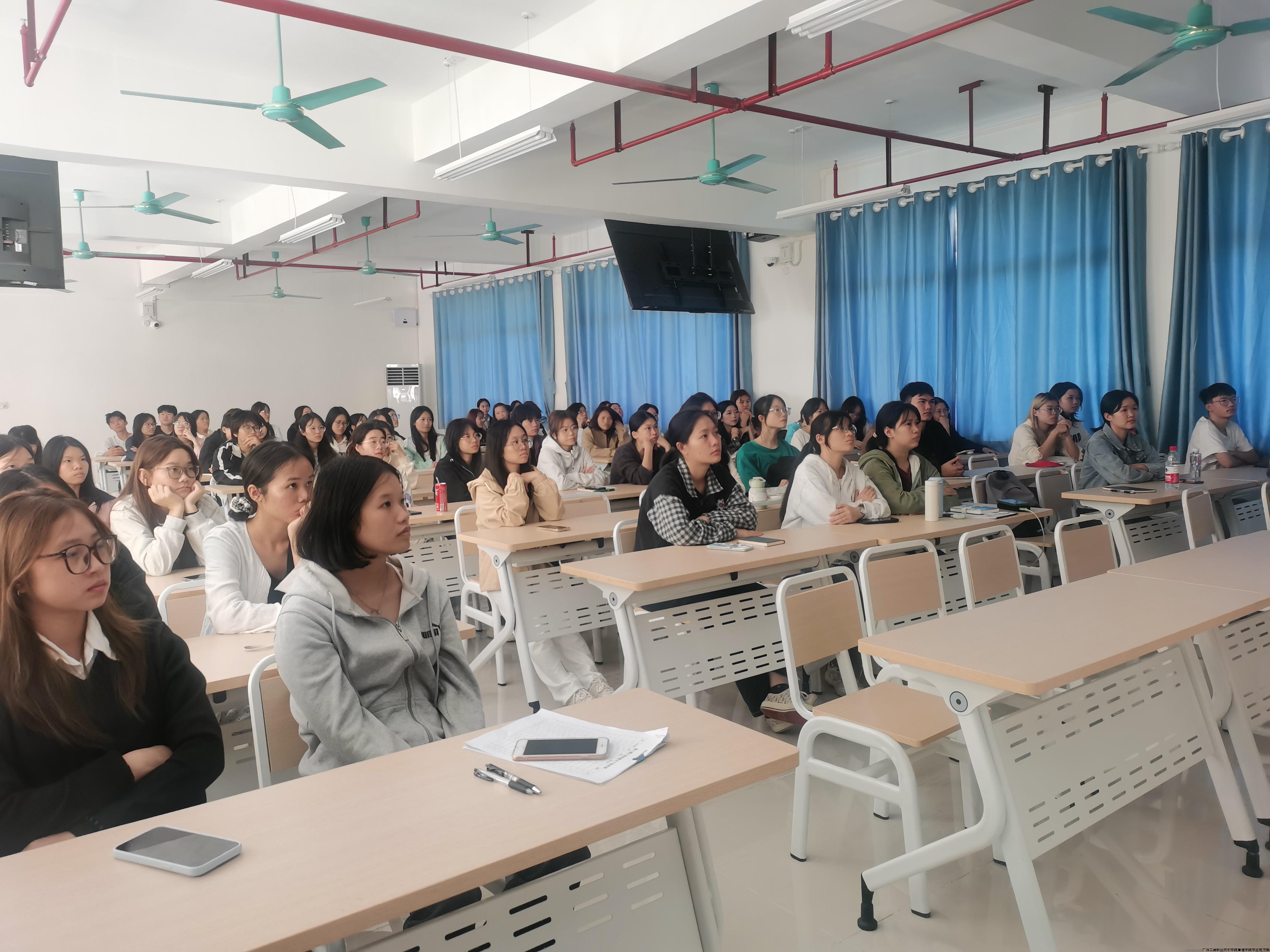 图为 观看影片《志愿军：雄兵出击》（二）.jpg