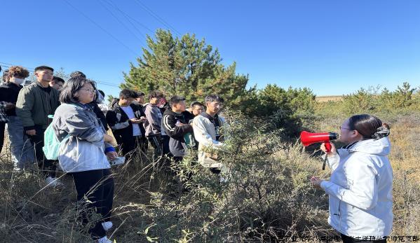 图3 野外实地教学(2).jpg