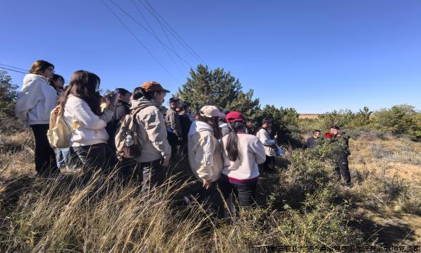 图3 野外实地教学(3).jpg