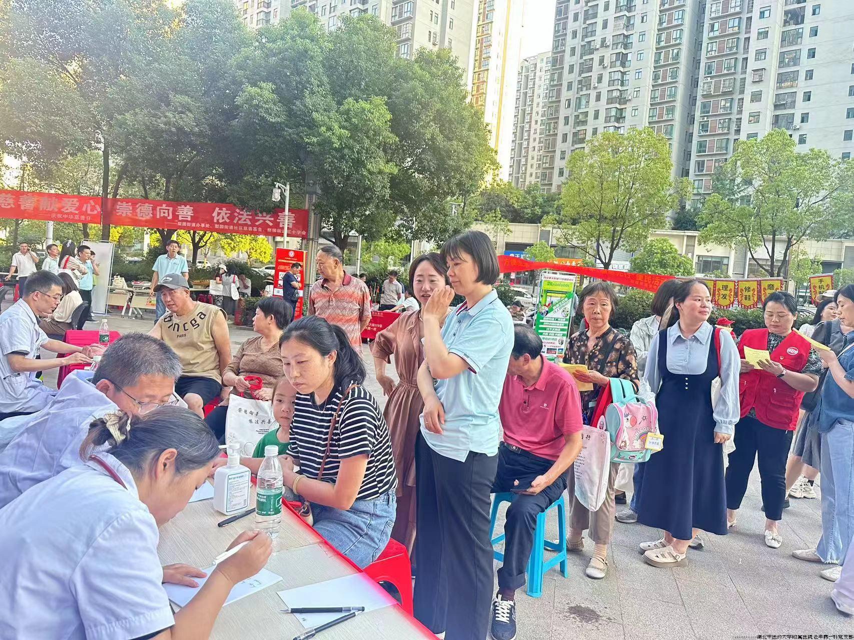 义诊照片.jpg 义诊照片.jpg