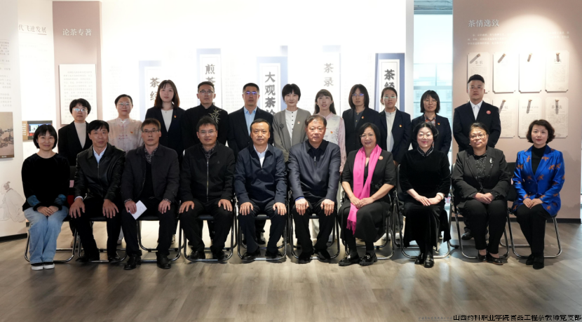 合照低像素.png 合照低像素.png