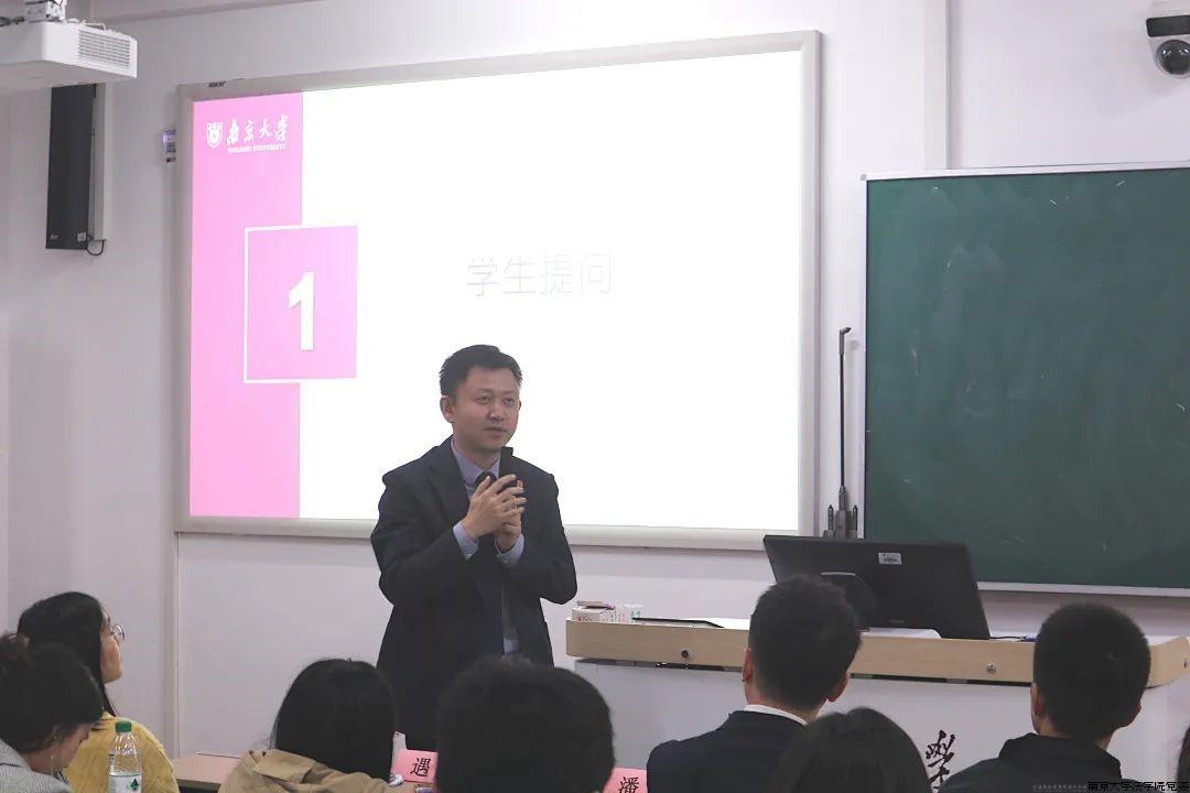 学生提问I.jpg