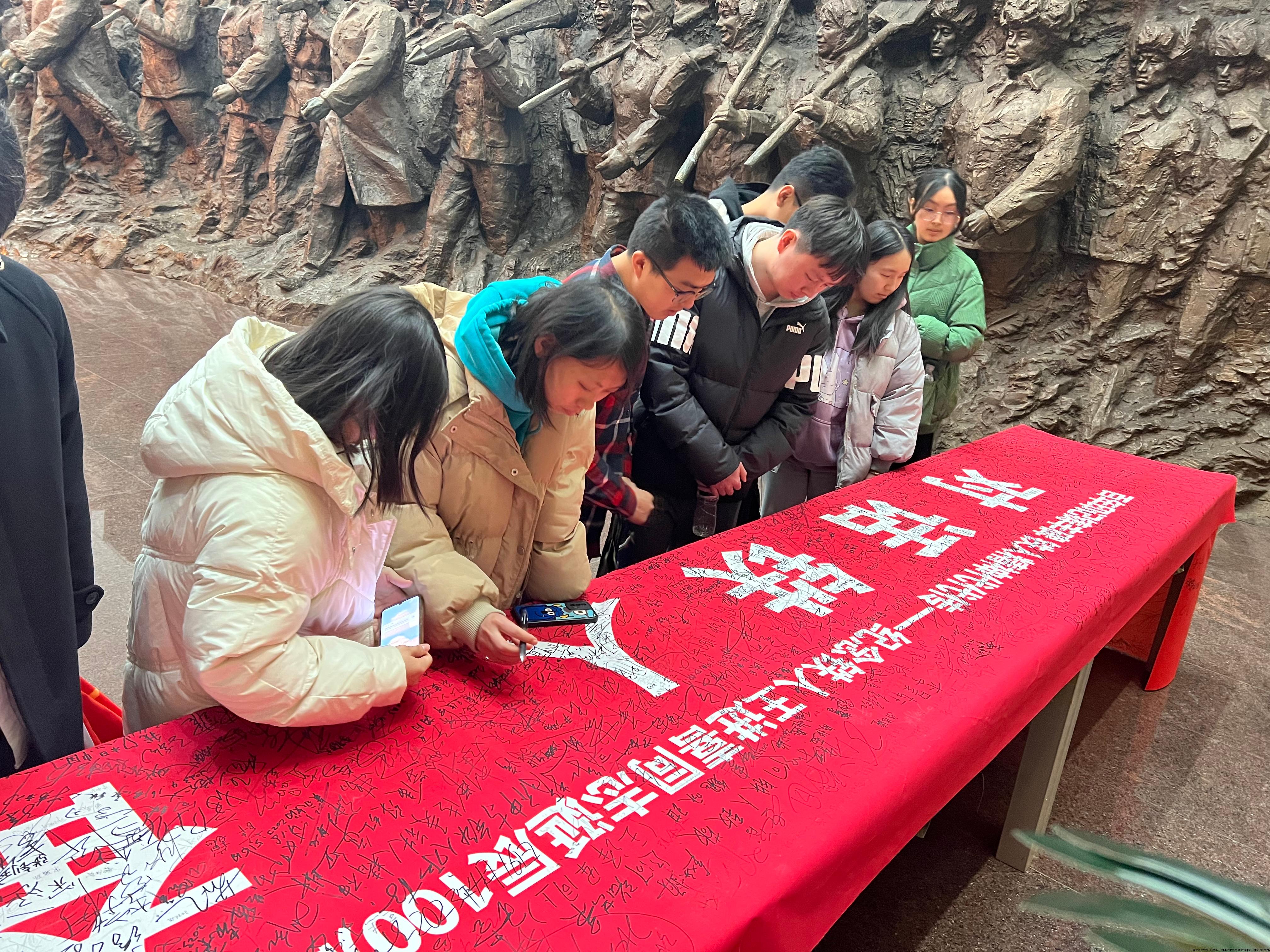 资源系党支部师生实践育人实践团参观铁人纪念馆-对话铁人，牢记祖国嘱托