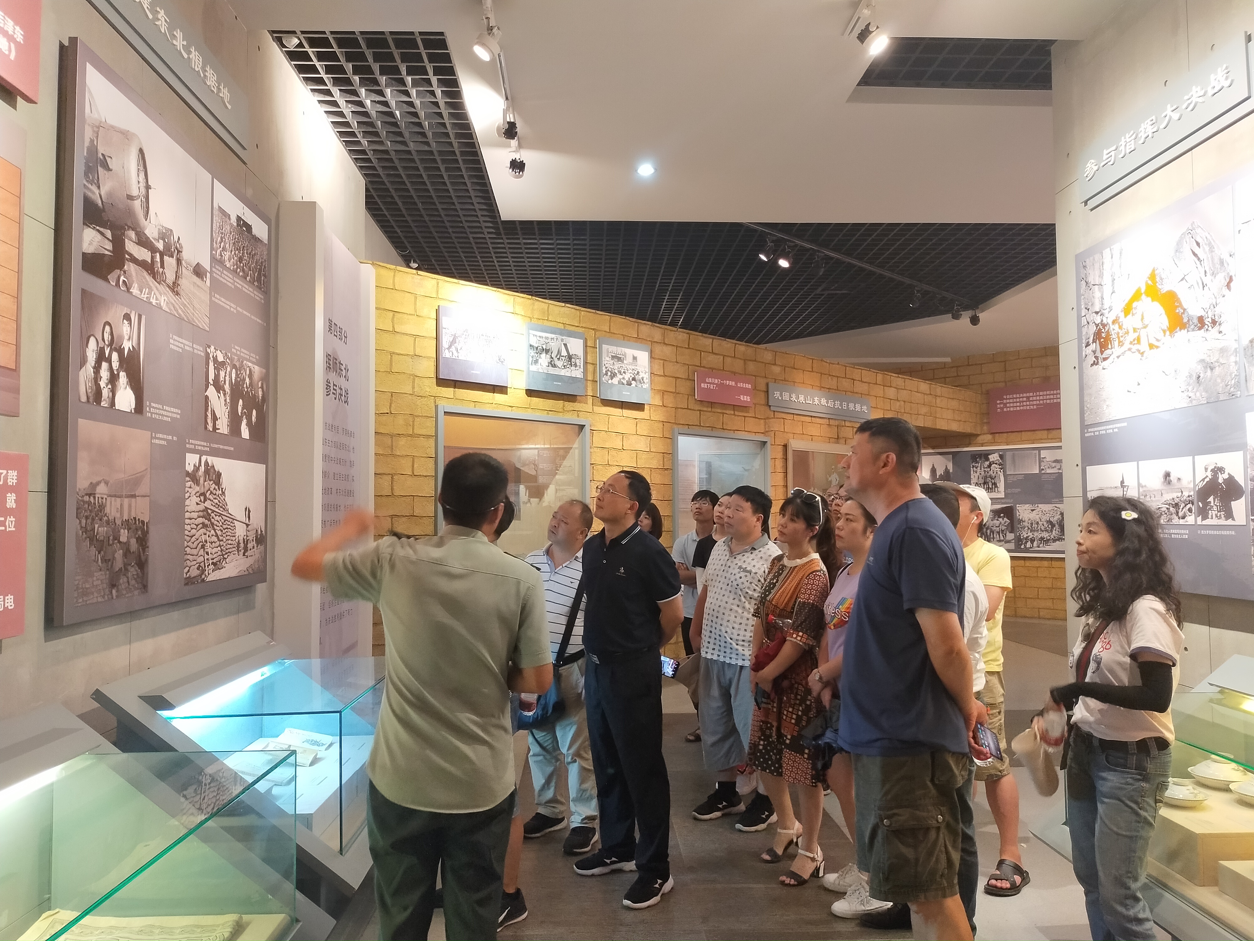 2020.8.30支部党员在罗荣恒元帅纪念馆重温入党誓词2.jpg 2020.8.30支部党员在罗荣恒元帅纪念馆重温入党誓词2.jpg