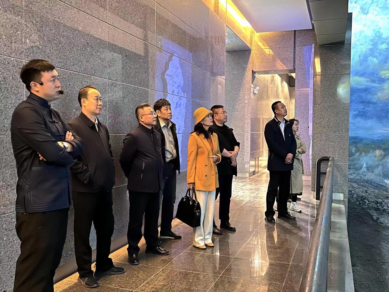 参观爱国主义教育基地——98抗洪历史纪念馆