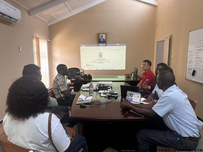 C:Users71099Desktop稿件、一周一篇中赞职教合作多点开花：课程标准申报研讨、订单班毕业双选会举行，铜版画赠礼传情谊图片 2