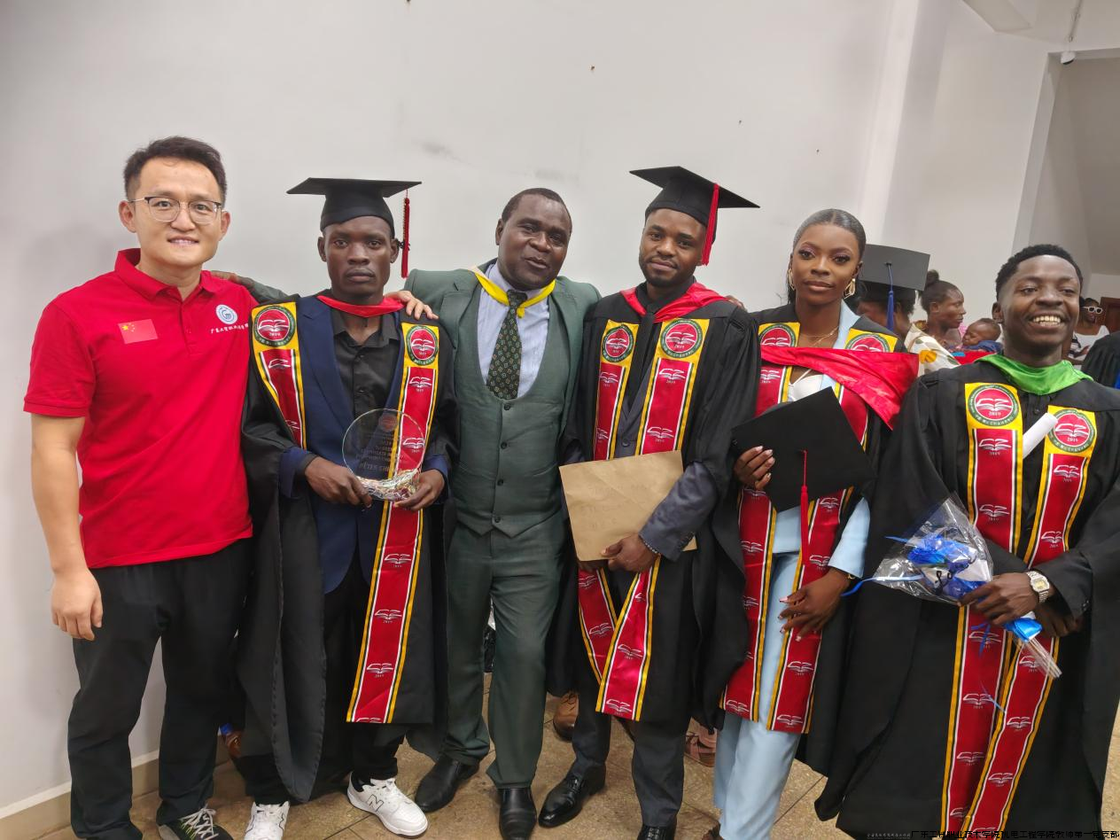 C:Users71099Desktop稿件、一周一篇中赞职教合作多点开花：课程标准申报研讨、订单班毕业双选会举行，铜版画赠礼传情谊图片 6